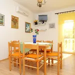 Appartement 16656b Supetar
