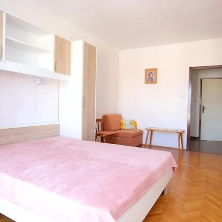 Apartment 16656b Supetar