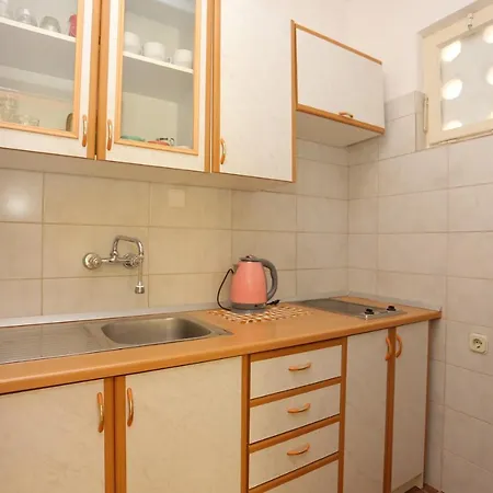 16656b Apartment Supetar